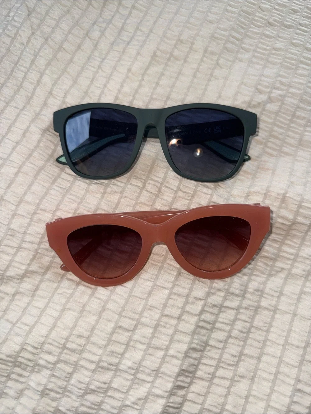 2 pc Sunglasses Bundle Green Goodr and Pink unbranded